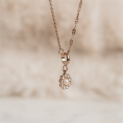 Halsketting Pearly Petal  Rose Goud 