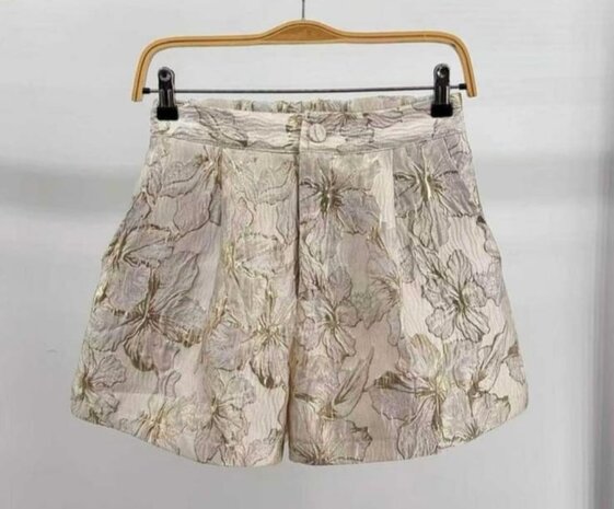 Korte broek goud kleurig